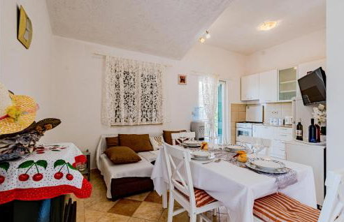 2 Bedroom Stunning Apartment In Osobljava - Foto 13