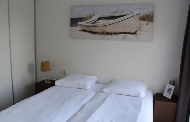 Cozy Garden Home w/ Fireplace - Photo 4