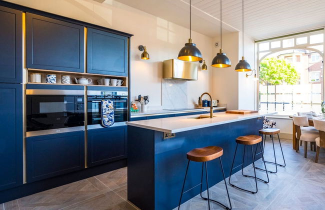 Dragon Court - 3 Beds Office Terrace Garden - Photo 1