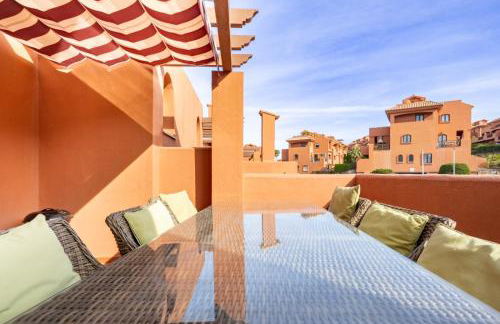 Increíble y Moderno apartamento Duplex con piscinas y preciosas vistas - Photo 22