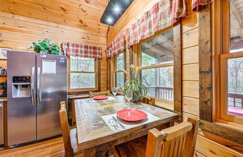 Cozy Couples Getaway with Hot Tub Fox Ridge Cabin - Foto 4