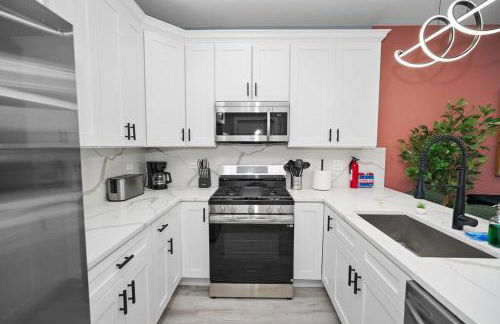 Cozy 3BR Retreat Sleeps 8 with Free Parking Near University of Illinois Chicago, Medical District & West Loop - Foto 16