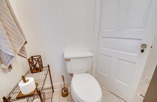 Spacious Vintage Gem with Sunroom in Manistee! - Foto 24