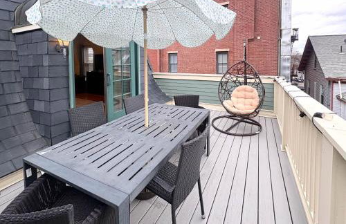 3-Bed 2-Bath Brookline Village Townhome w Deck - Photo 18