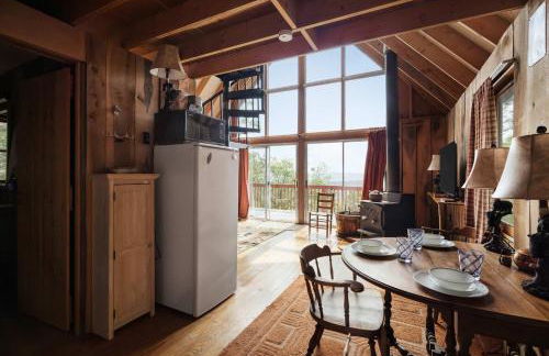 Stunning Mountain Views w Deck & Grill on 5 Acres! - Foto 22