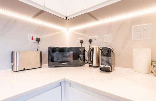 Stylish 2BR Apartment With Balcony Next To Station - Foto 10