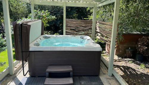 10 Bed Stunning House in village, with Hot Tub - Foto 4