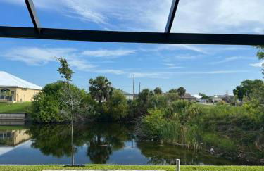 Newly built Villa Ballerina with heated pool and incredible view into beautiful Arrowheadcanal - Photo 10