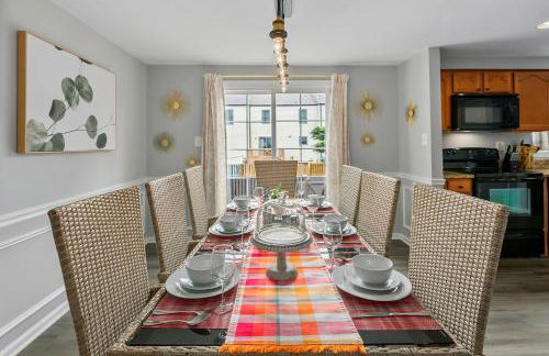 NEW! Large 3-story townhome Private, Self checkin, Pet Friendly! - Foto 8