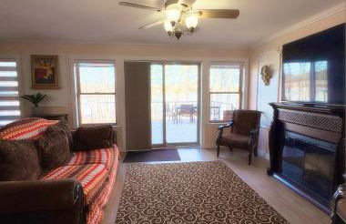 Home in Mount Pocono - Sauna & Lakefront - Foto 23