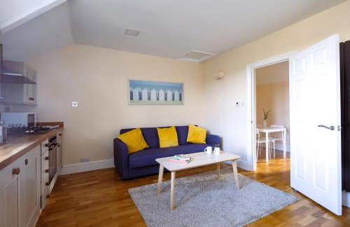 Guildford Station with Parking - Photo 12