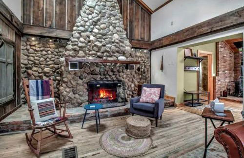 Rustic Cabin Wood Fireplace & Large Deck - Foto 17