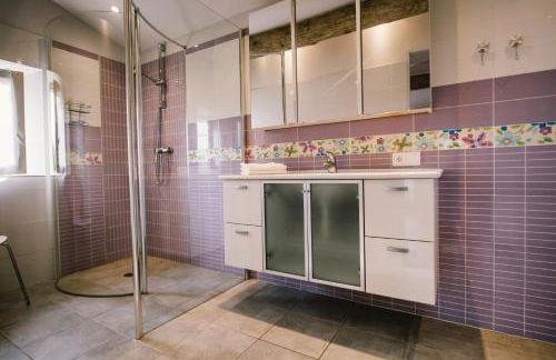 villa provençale en pierre avec vue sur la mer, piscine et jacuzzi - Foto 35