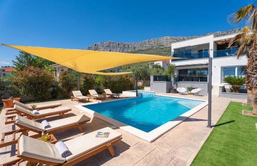 Seaview Villa Stanka with Pool and attached Jacuzzi - Photo 9