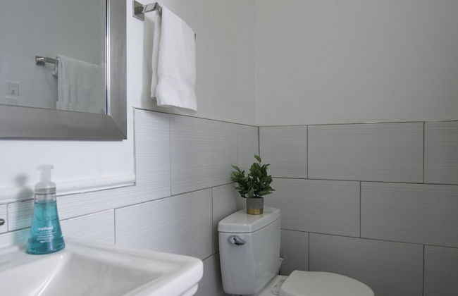 Best Location! 4 BR! Next to French QT by YouRent - Foto 13