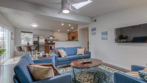 Pitt Paradise Pet Friendly Oasis - An Irvie Home - Photo 2