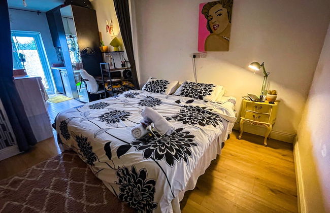 Large 1-bed Studio in London Well Equipped - Foto 1