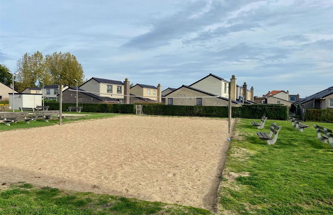 Stylish Westende Getaway - Photo 11