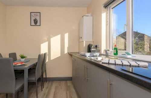 Lower Wortley 3 - Couples Haven with a Shared Kitchen - Pass the Keys - Photo 7