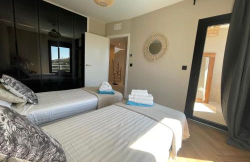 ULTIMATE LUXURY DREAM VILLA with 7 BEDROOMS, GYM, SPA and INFINITY POOL - Photo 56