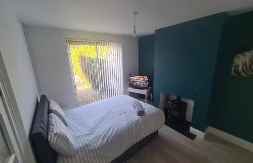 L & J Escapes - 8 Bedrooms suitable for Contractors and Families- Private parking available for 6 vehicles - Foto 31