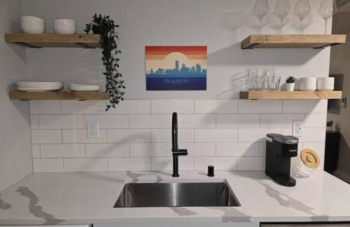 Whole house in Walker's Point + Parking + A/C - Foto 9