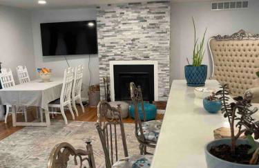 A Regal Retreat- Exclusive Parking, Prime Location - Foto 4