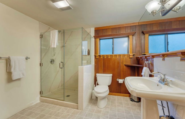 Riversong Lodge by Avantstay Sauna + Hot Tub On The Truckee River - Photo 24