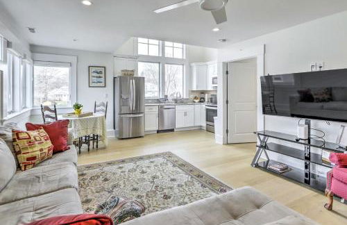 Coastal Waterford Getaway, Steps to the Water! - Foto 5