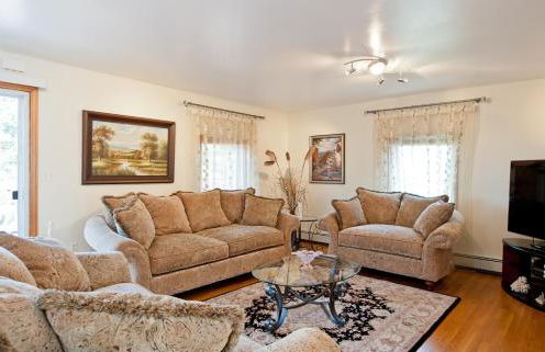 Modern Beautiful Apartment-5 Beds-Full Kitchen-Parking-Super Clean-Great for Groups - Foto 1