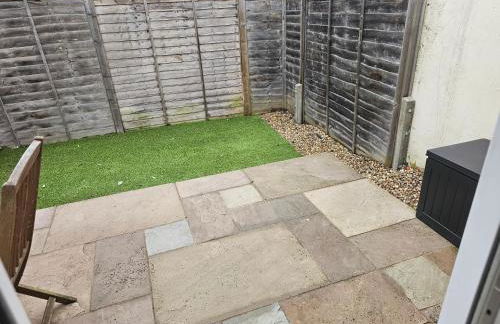 StayZen Apartments - Private Garden & Free Parking Ground Floor Central Woking - Business & Leisure - Photo 15