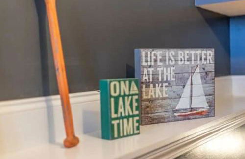 Sunset Cove Lakefront Luxury Lodge with Private Dock - Foto 41