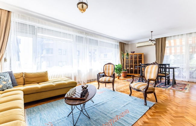 Spacious Flat w Balcony 3 min to Kadikoy Square - Foto 1