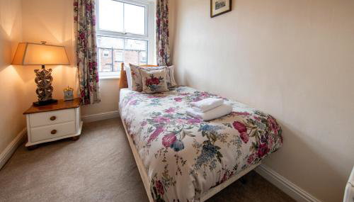 Harrogate 100 - Photo 5