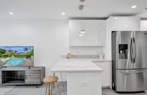 Contemporary 2BR Home with Pool & BBQ Access - Foto 20