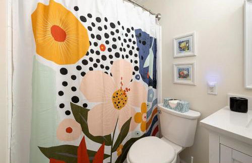 Relaxing Lakeview Stay Near Beach w Pool - Foto 4