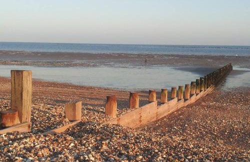 Mews Cottage in Private Seafront Estate - Photo 16
