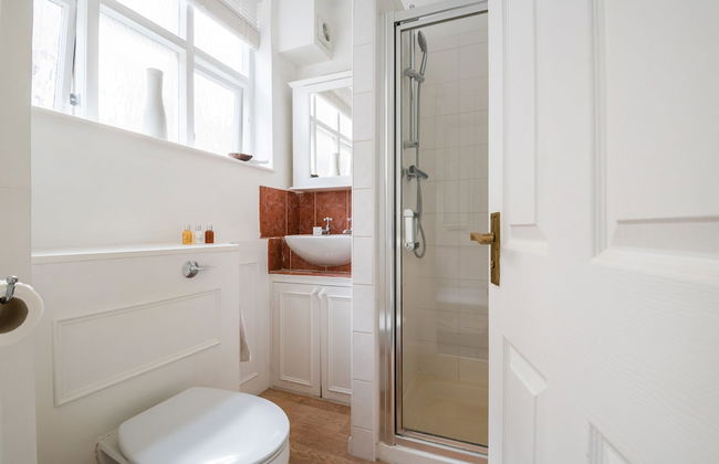 Classic Belgravia Home by Victoria Station by Underthedoormat - Photo 19