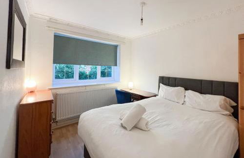 5 Bed Townhouse with Garden & Parking by BrumStay UK - Foto 34