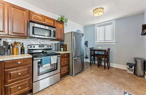 HOT TUB Firepit Pool Table Patio Cozy Downtown Denver - Foto 45