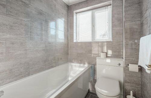 Luxury 2 Bed Room Lake View Apt Bowness Parking - Photo 18