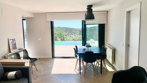 Chalet a estrenar, espectaculares vistas a la montaña - Foto 2