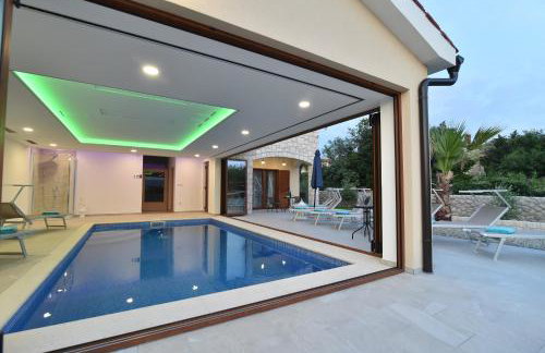 Villa Muskatel KRK -with heated covered pool - Photo 32
