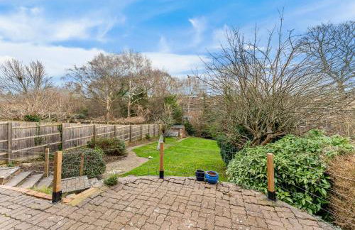 Elegant Retreat in Cheltenham - Garden & Parking Included - Foto 10