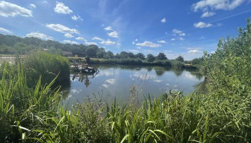 Cottage In Norfolk Sleeps 23 - Private Pool, Fishing Lake, Hot Tub Ref 99008Sc - Foto 2