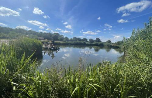 Cottage In Norfolk Sleeps 23 - Private Pool, Fishing Lake, Hot Tub Ref 99008Sc - Foto 2