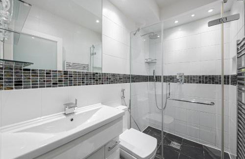 Belgravia Luxe Modern 2BR Steps from Harrods - Foto 24