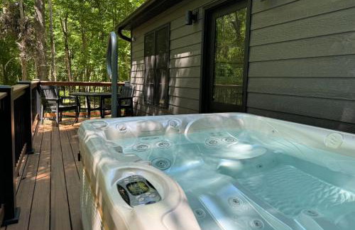 Romantic 1BR Cabin w Hot Tub Near Carbondale - Foto 2