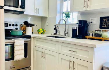 Balcony 2BR Apartment with Free Parking near Freedom Park & Brickell - Foto 3