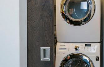 Mid Century Modern Downtown Condo | 30+ Night Min - Foto 48